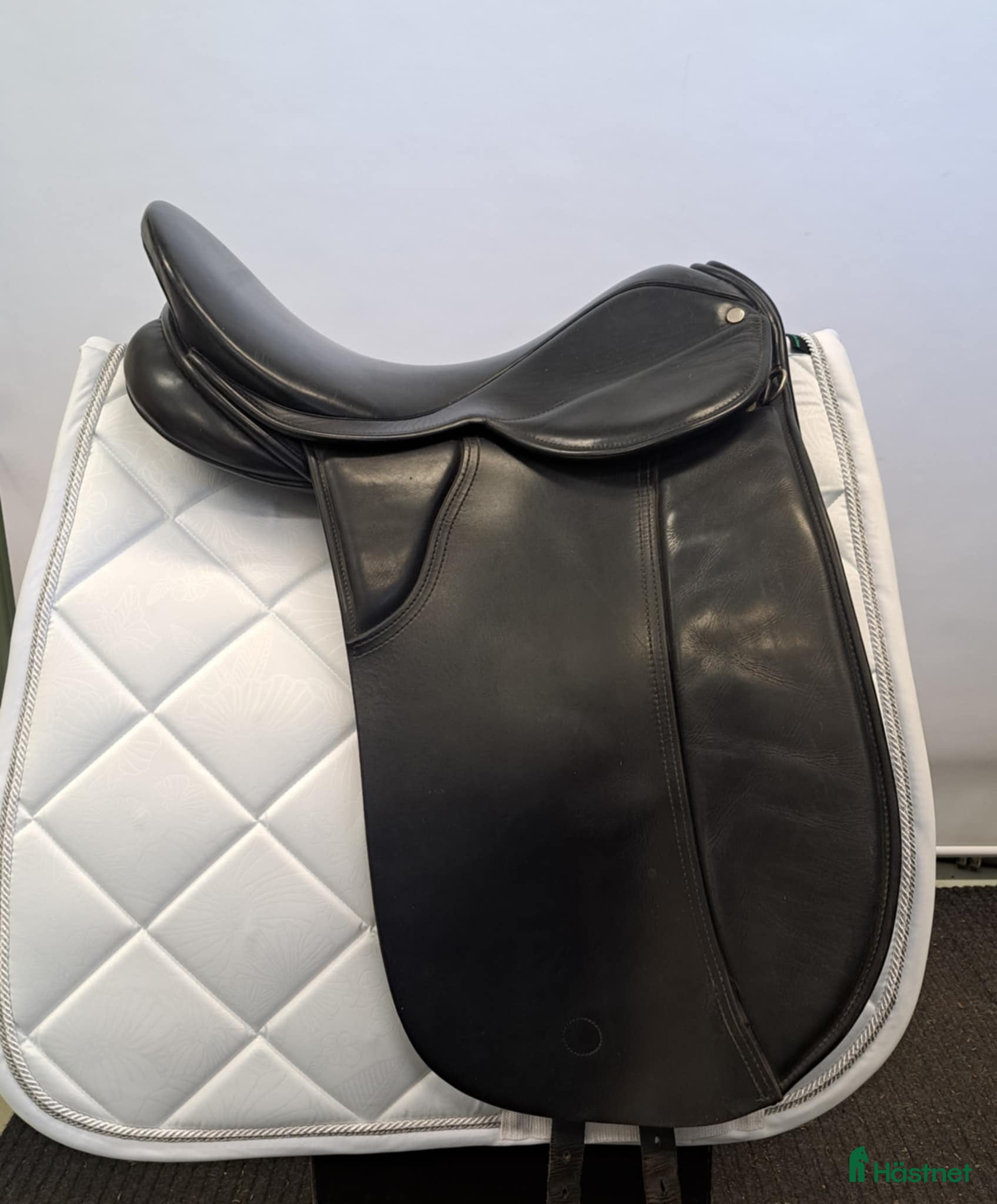Sadlar hästutrustning till salu: Walsall dressyrsadel i Färnäs - Annons 13