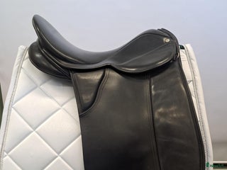 Sadlar hästutrustning till salu: Walsall dressyrsadel i Färnäs - Annons 13