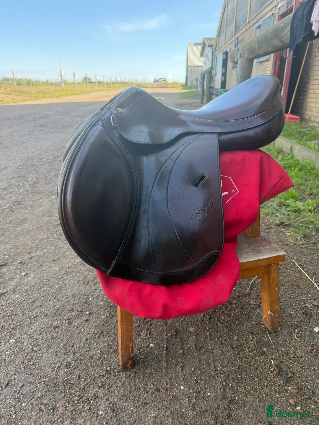 Sadlar hästutrustning till salu: Equipe Expression med Kalvskinn  - Annons 1