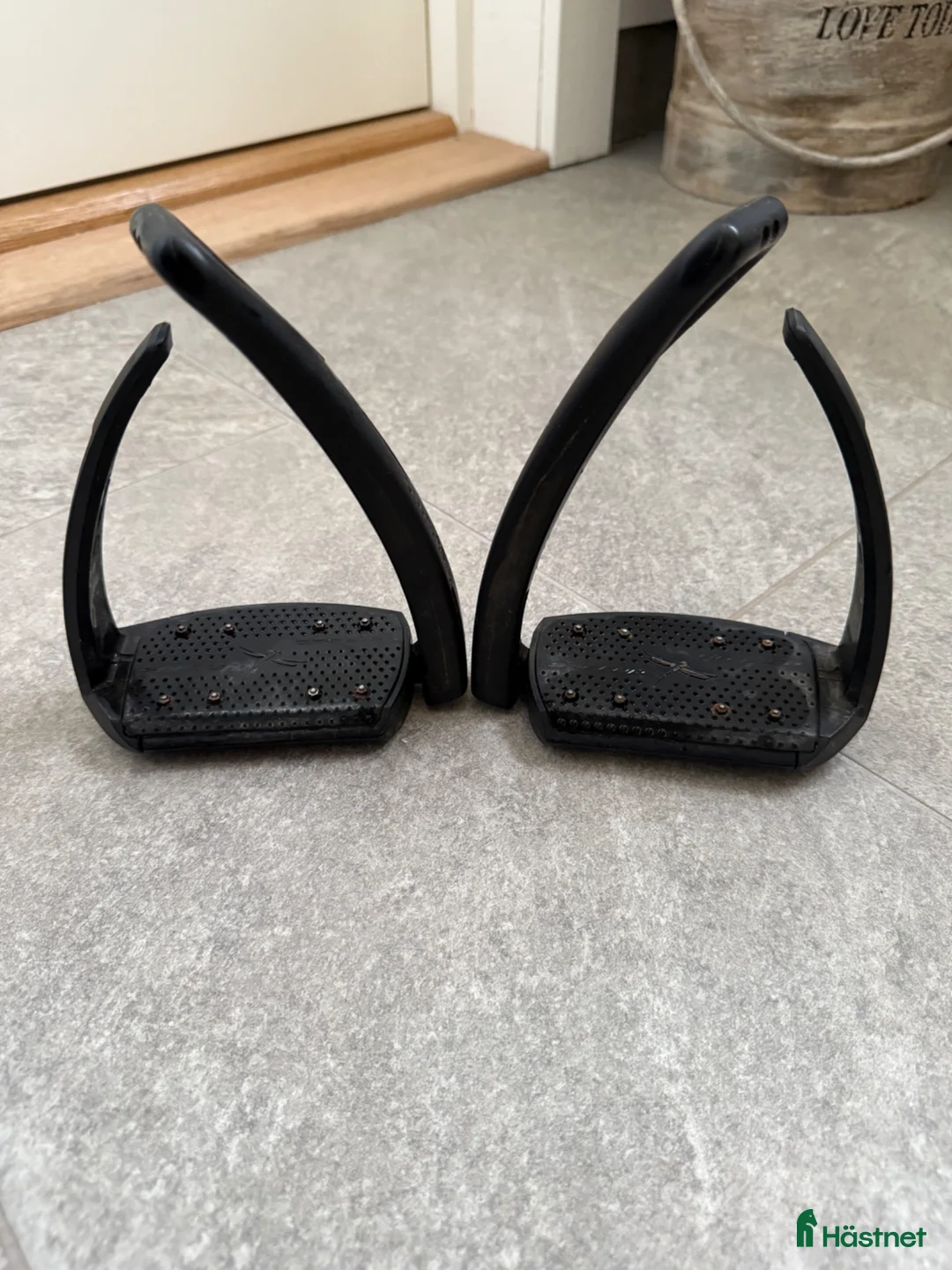 Stigbyglar hästutrustning till salu: Freejump stigbyglar - Annons 2