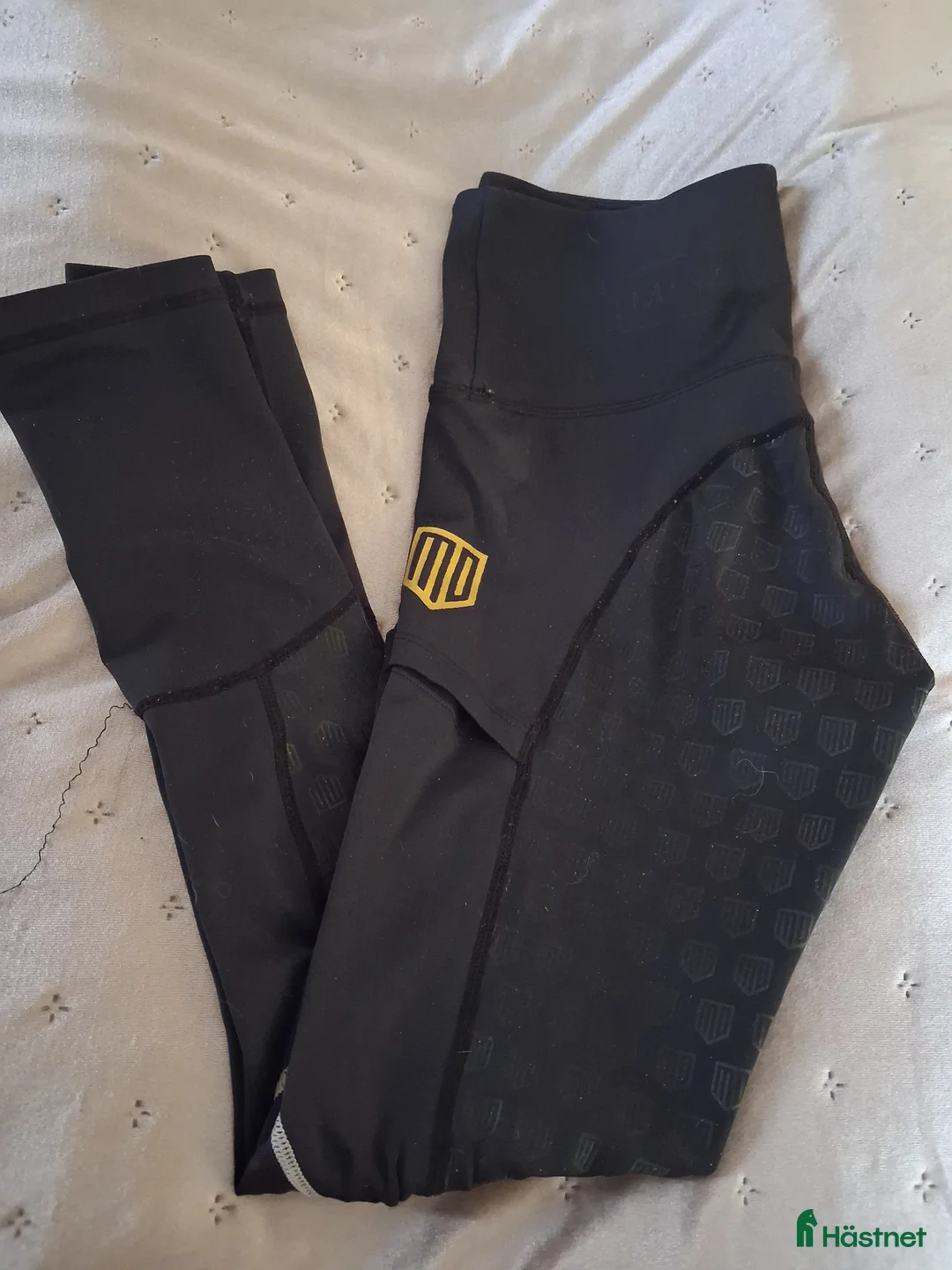 Ridbyxor ryttarutrustning till salu: Maya delorez kläder samt Copperfield  - Annons 7