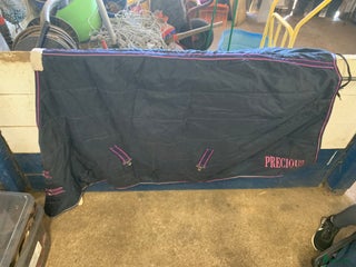 Täcken hästutrustning till salu: Helt stalltäcke i Skara - Annons 9