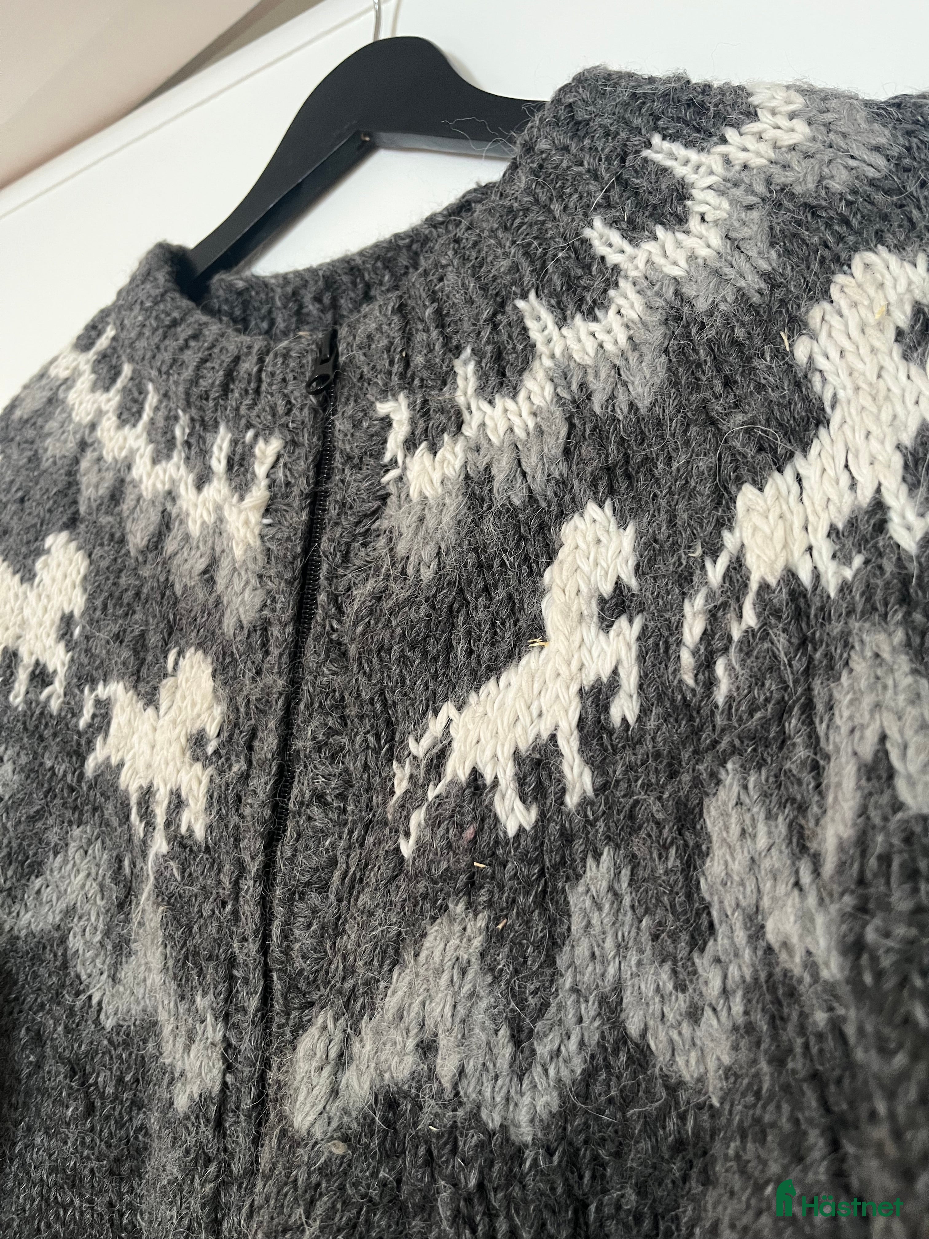 Övrigt Ridkläder ryttarutrustning till salu: Sparsamt använd! Karlslund stickad tröja i Alsen - Annons 1