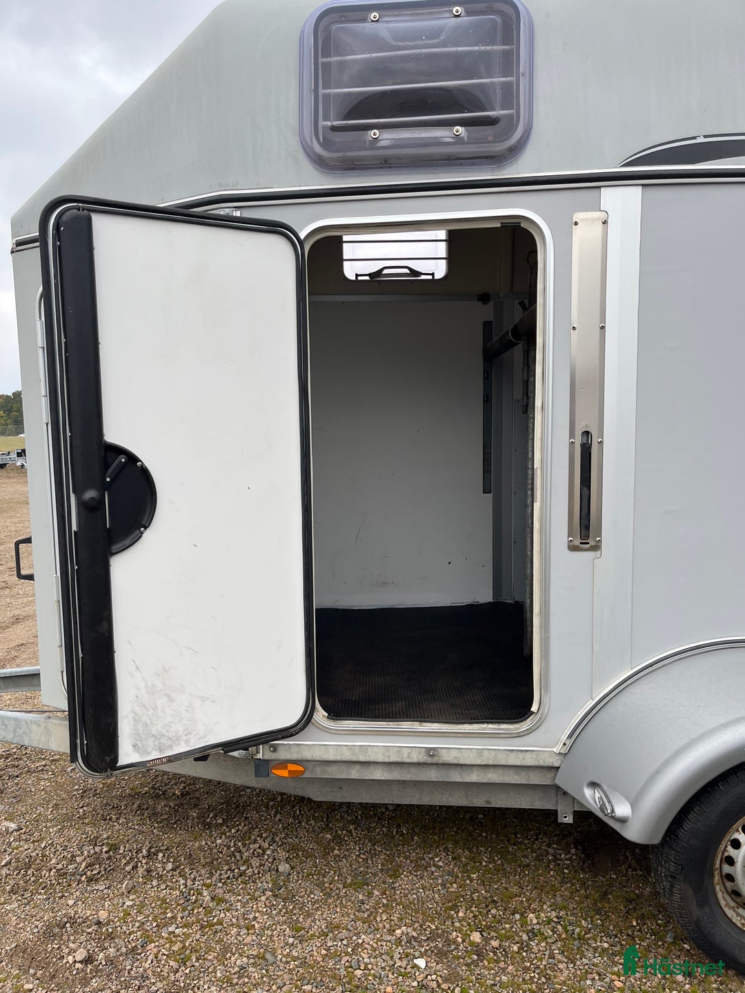 Hästtransporter  fordon & transport till salu: Thule Excellent ES150 i Klippan - Annons 4