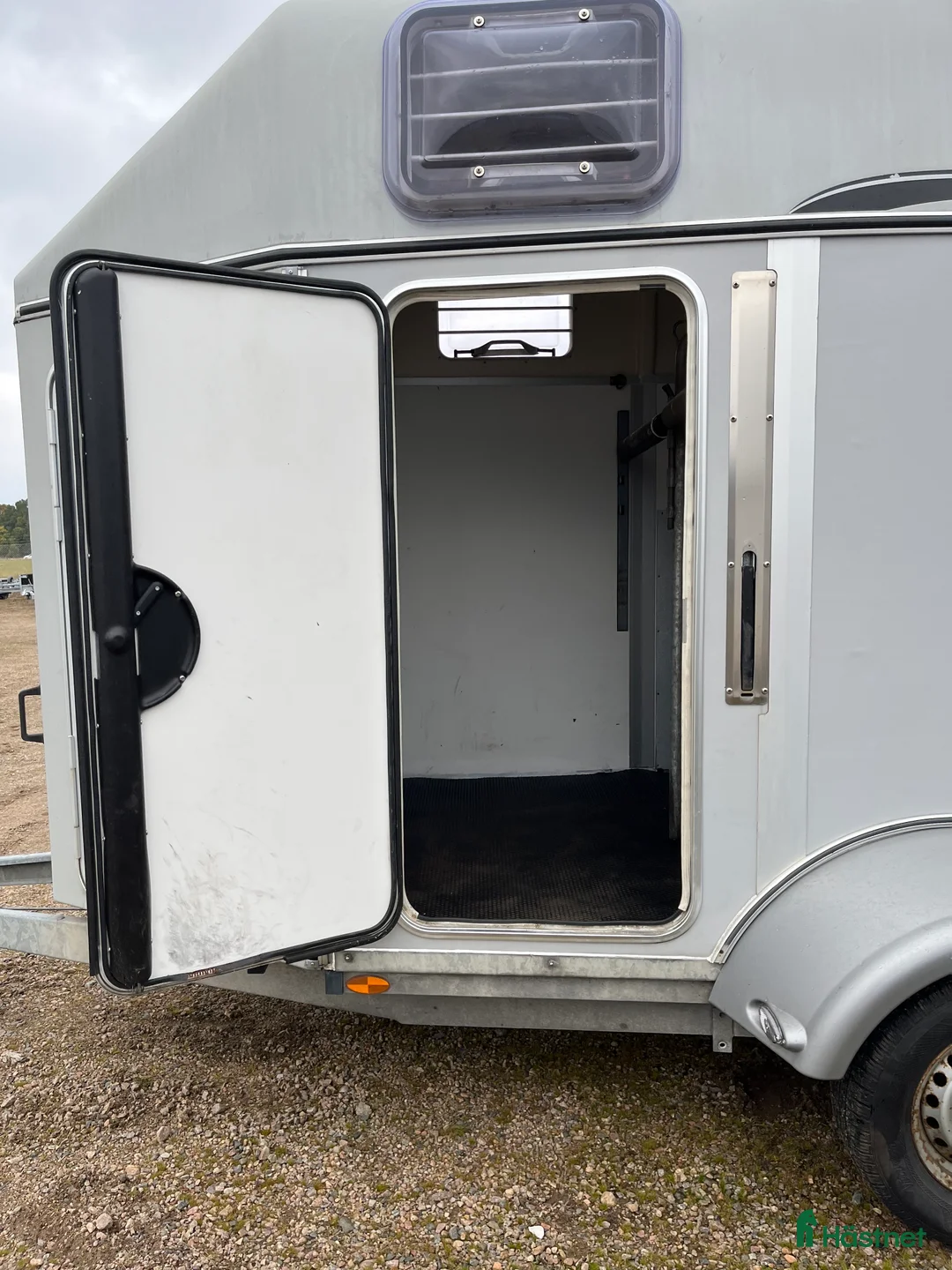 Hästtransporter  fordon & transport till salu: Thule Excellent ES150 i Klippan - Annons 4