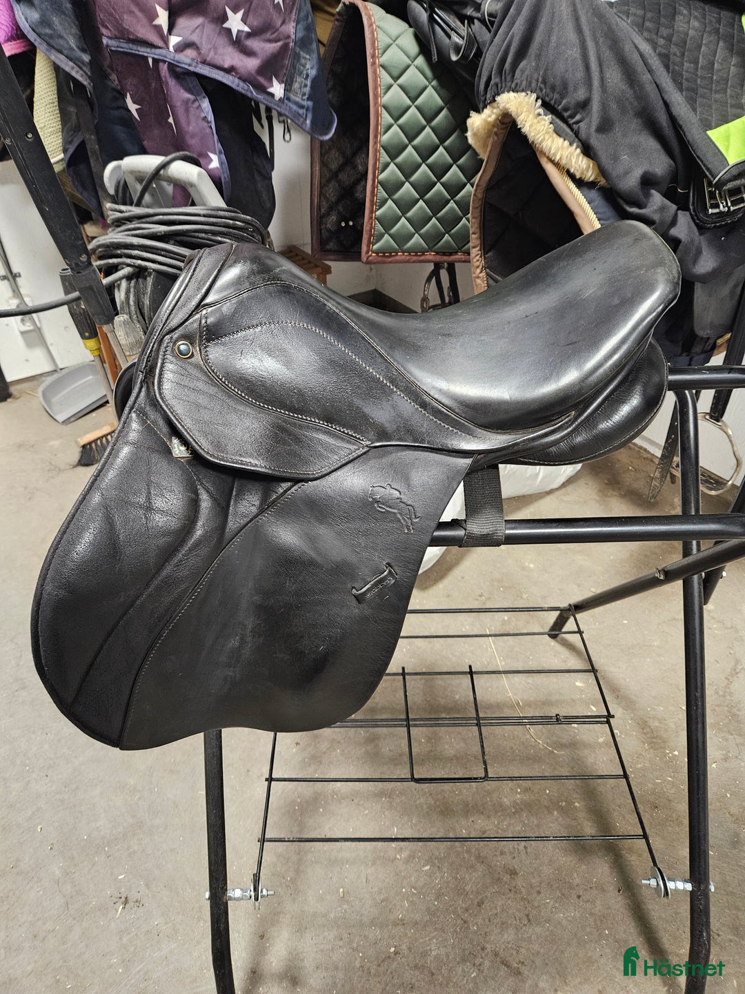 Sadlar hästutrustning till salu: 16" ponny sadel mot hopp i Tjällmo - Annons 4