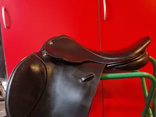 Sadlar hästutrustning till salu: ClinCher i Vännäs - Annons 2