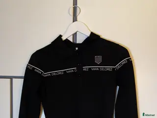 Övrigt Ridkläder ryttarutrustning till salu: Svart maya delorez tröja i Enköping - Annons 14