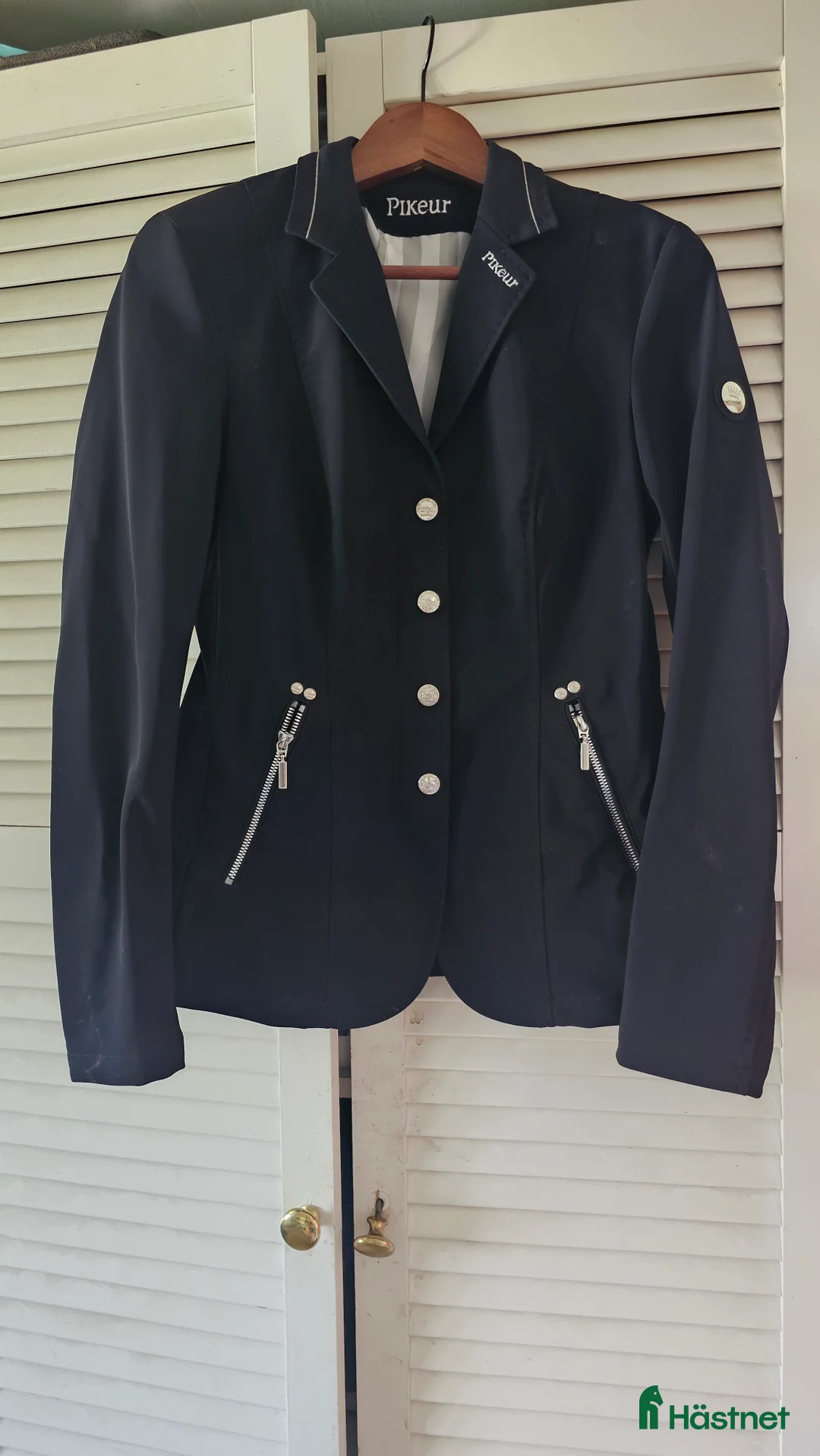 Jackor & Kavajer ryttarutrustning till salu: Pikeurkavaj nyskick  i Kållekärr - Annons 1