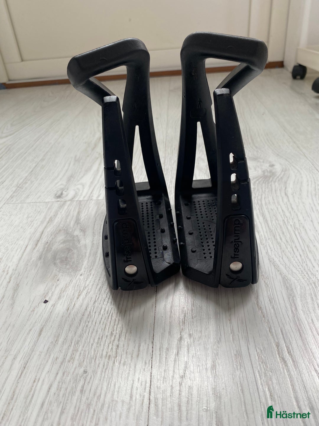 Stigbyglar hästutrustning till salu: Freejump softup i Källby - Annons 3