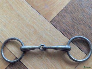 Bett hästutrustning till salu: Tvådelat bett i Ås - Annons 4