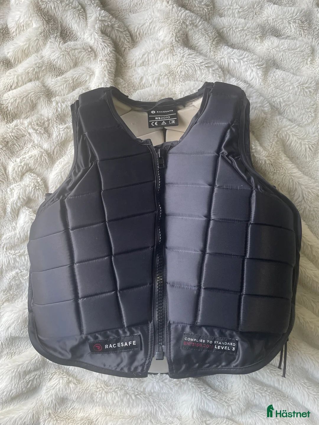 Säkerhetsvästar ryttarutrustning till salu: Ridväst  i Hagby - Annons 1