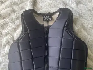 Säkerhetsvästar ryttarutrustning till salu: Ridväst i Hagby - Annons 4