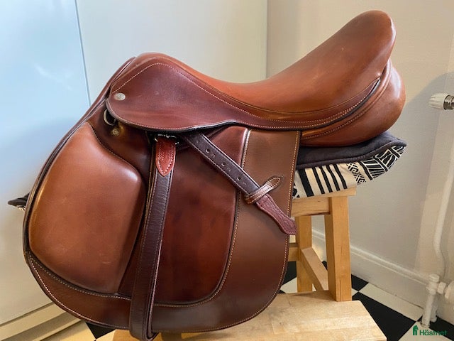 Sadlar hästutrustning till salu: Hoppsadel Custom Saddlery Monte Carlo i Hägersten - Annons 3