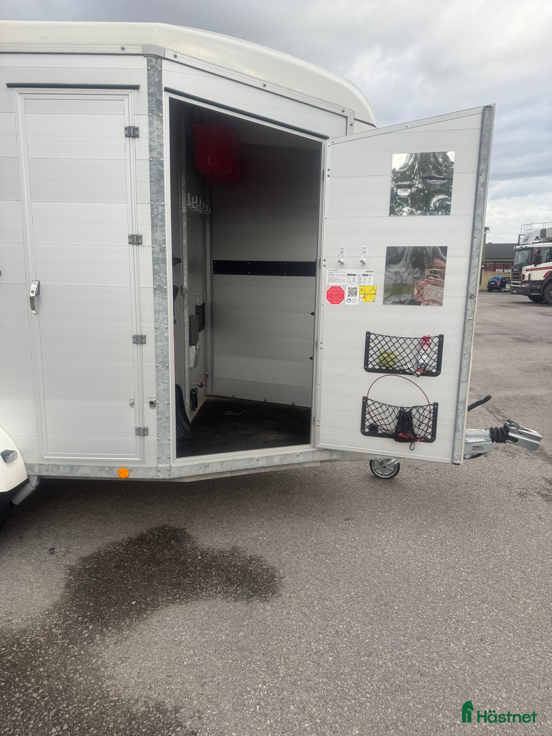 Hästtransporter  fordon & transport till salu: Rymligt fint Böckmann släp  i Norrköping - Annons 4