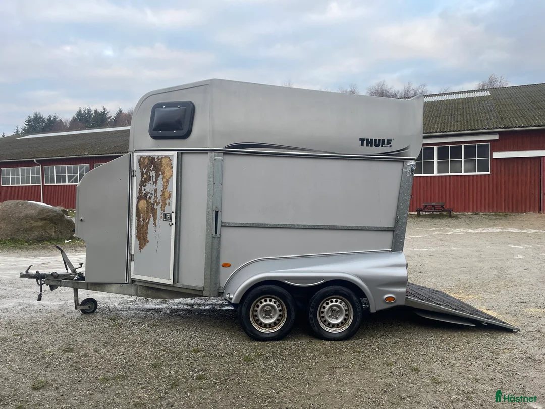 Hästtransporter  fordon & transport till salu: Stort Thulesläp - lasta två hästar i Flyinge - Annons 4