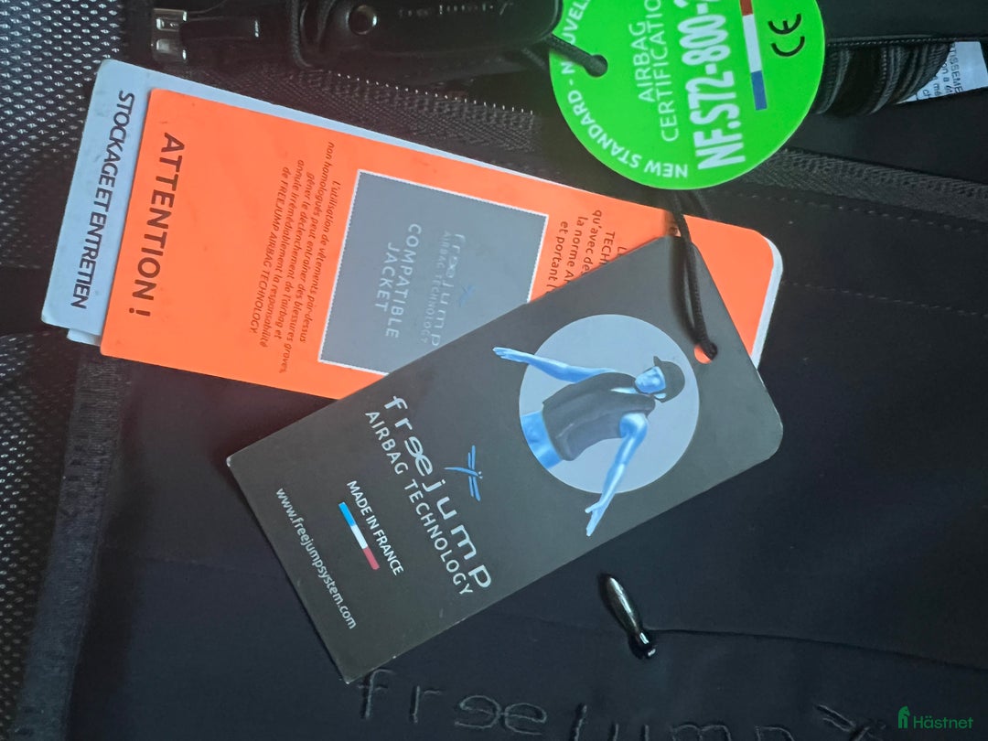 Säkerhetsvästar ryttarutrustning till salu: Freejump air väst  i Ystad - Annons 5