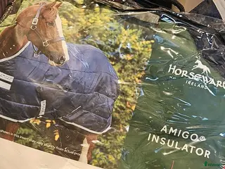 Täcken hästutrustning Amigo stalltäcke 125 cm med hals - Annons 12