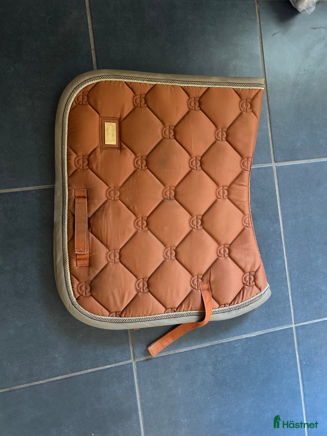 Schabrak & Vojlockar hästutrustning till salu: Equestrian Stockholm schabrak och nya lindor i Vellinge - Annons 2