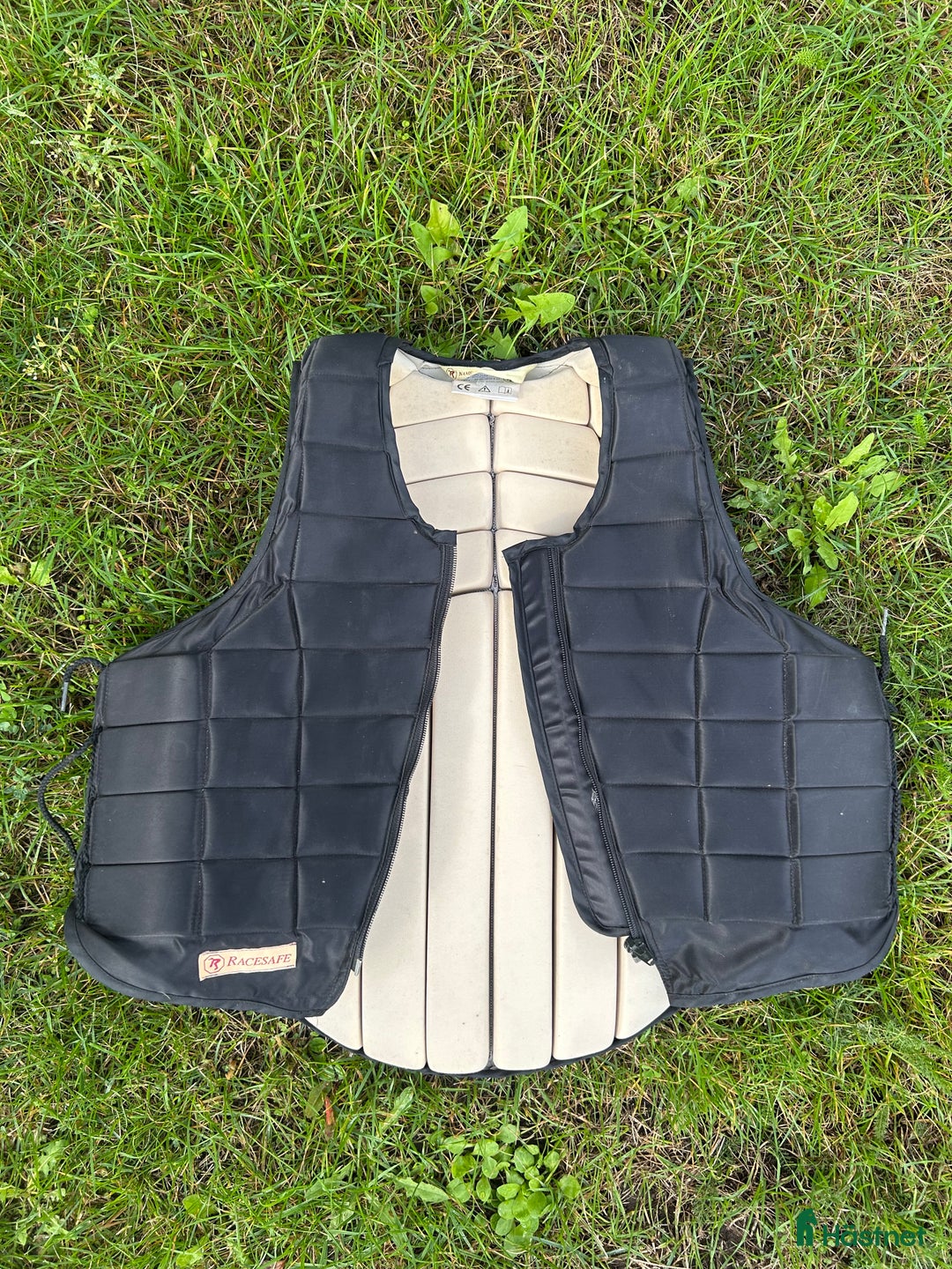 Säkerhetsvästar ryttarutrustning till salu: Racesafe väst i Kristianstad - Annons 1