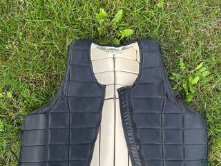 Säkerhetsvästar ryttarutrustning till salu: Racesafe väst i Kristianstad - Annons 17