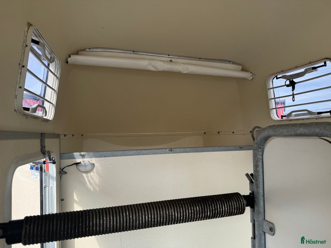 Hästtransporter  fordon & transport till salu: Välvårdad Thule Premium  i Ekerö - Annons 4