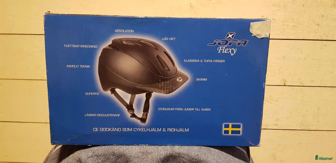 Hjälmar ryttarutrustning till salu: Flerfärgad ridhjälm, S i Nora - Annons 3