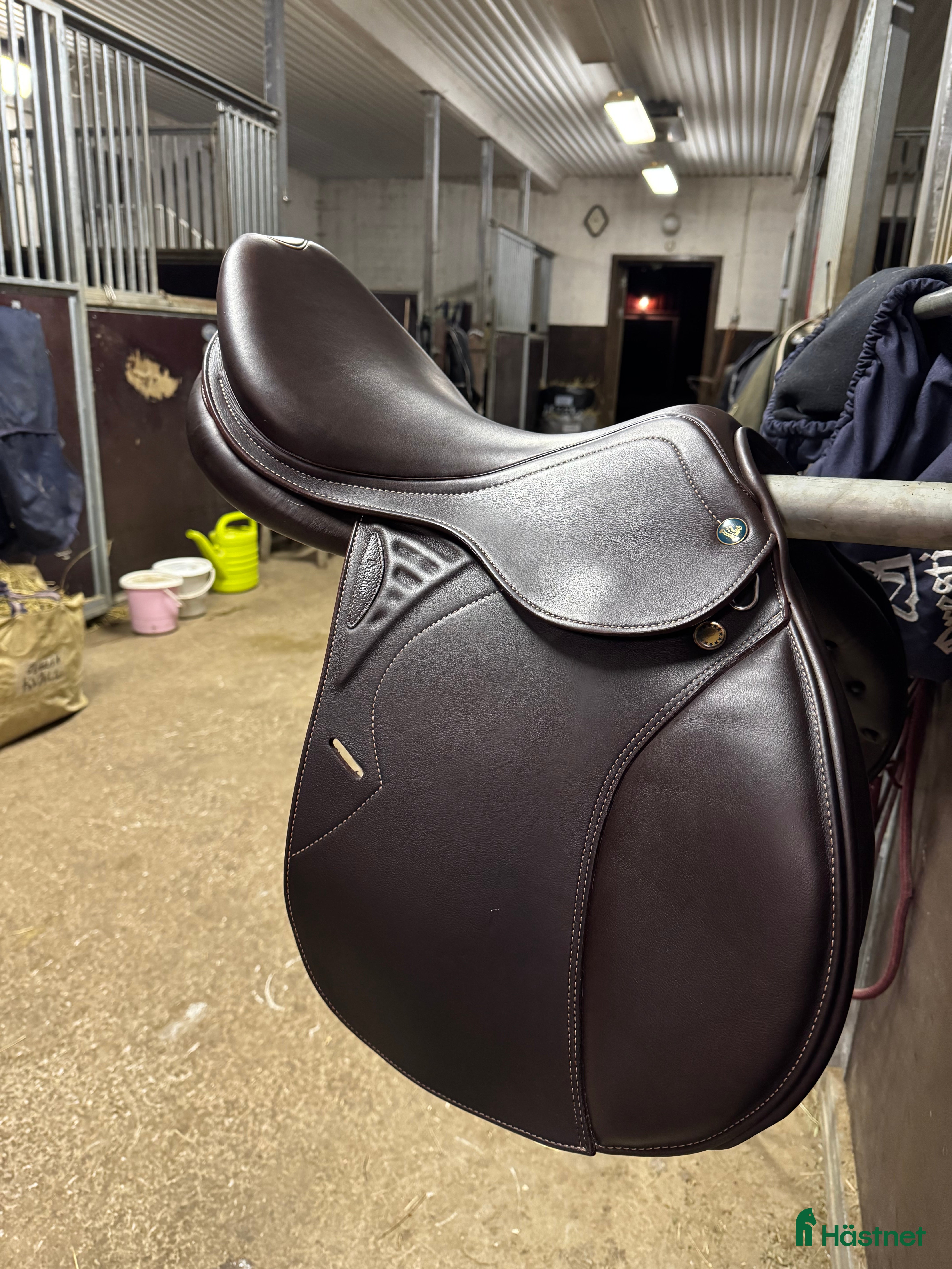 Sadlar hästutrustning Prestige Versaille New 17”/33 i Kolsva - Annons 3