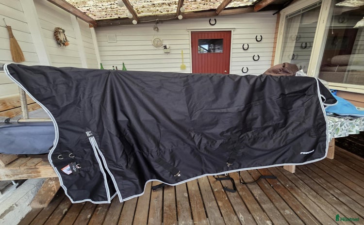 Täcken hästutrustning till salu i Virsbo - Annons 7