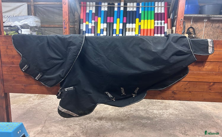 Täcken hästutrustning till salu i Trollhättan - Annons 1