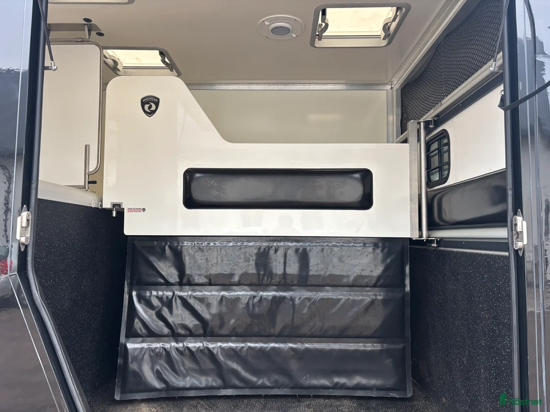 Hästlastbilar  fordon & transport till salu: Renault Master Paragan hästbil i Laholm - Annons 11