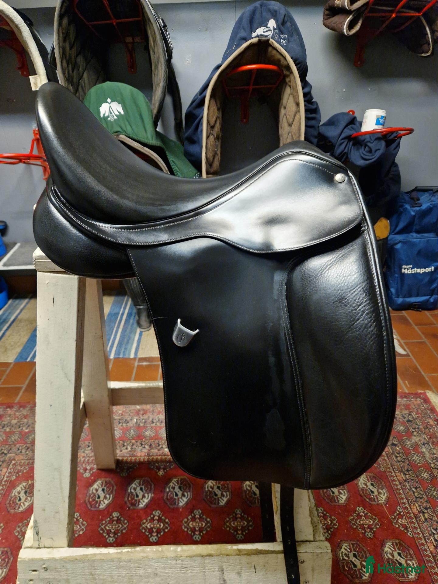 Sadlar hästutrustning Välvårdad Bates Dressage 17,5"  - Annons 1