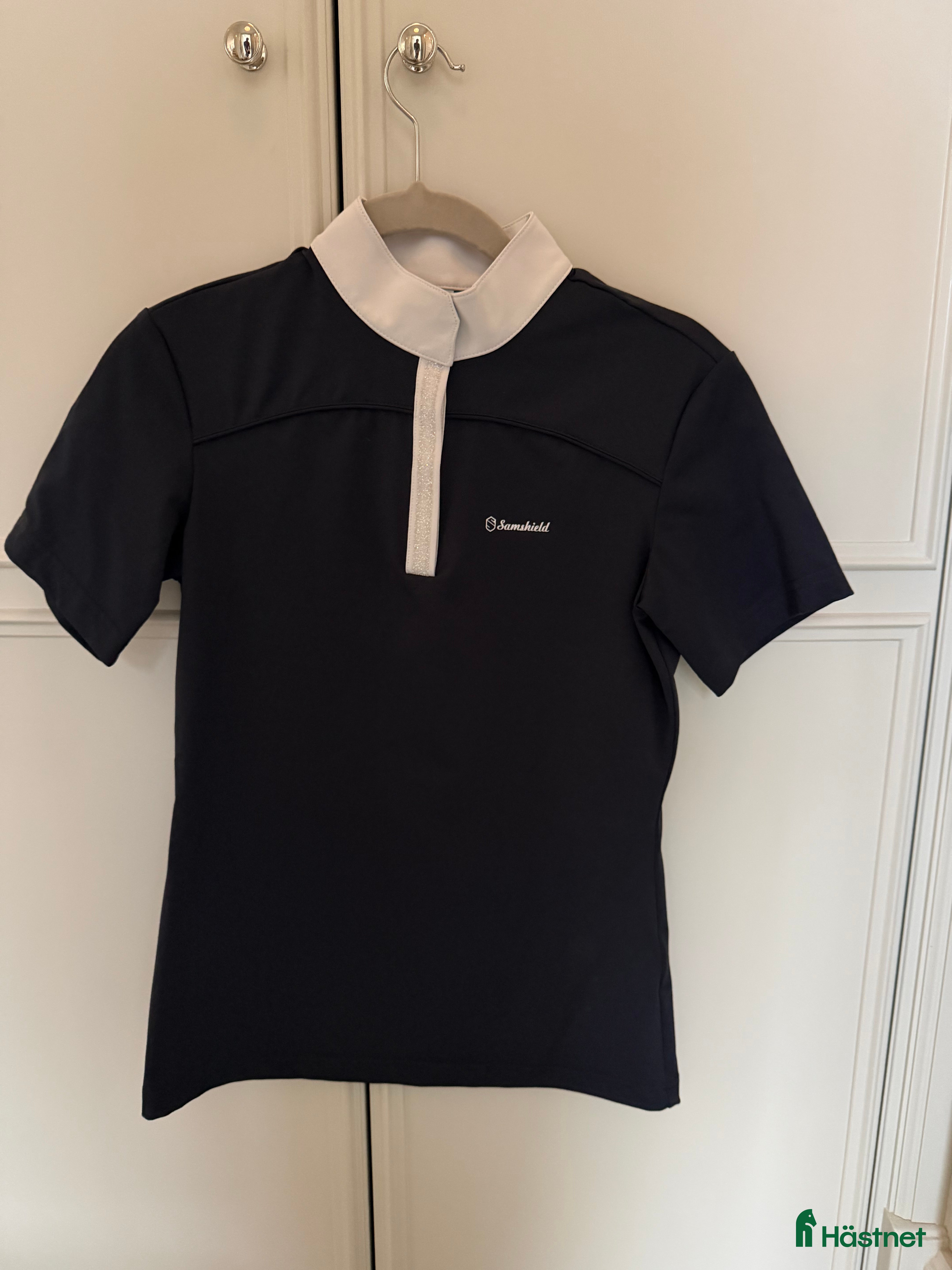 Övrigt Ridkläder ryttarutrustning till salu: Samshield tävlingsblus nyskick  i Djursholm - Annons 10