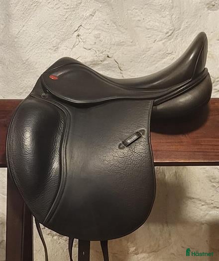 Sadlar hästutrustning John whitaker highgate 16 tum i Åstorp - Annons 1