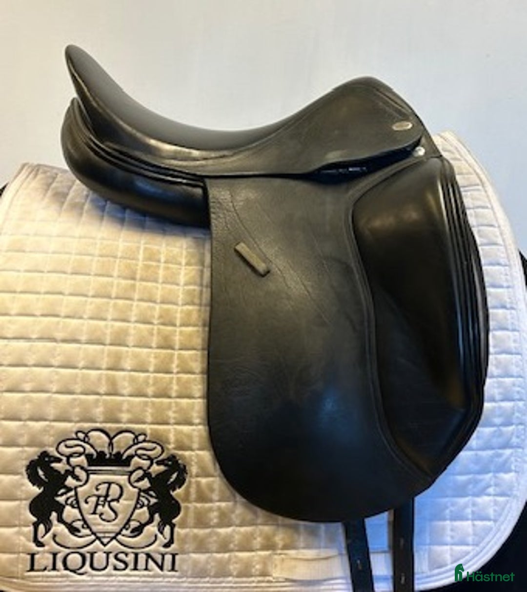 Sadlar hästutrustning till salu: Dressyrsadel Jaguar 17" i Uppsala - Annons 1