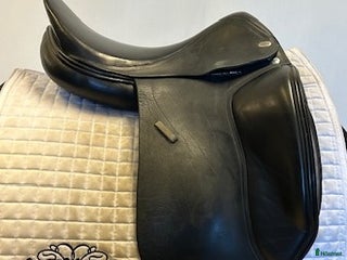 Sadlar hästutrustning till salu: Dressyrsadel Jaguar 17" i Uppsala - Annons 2