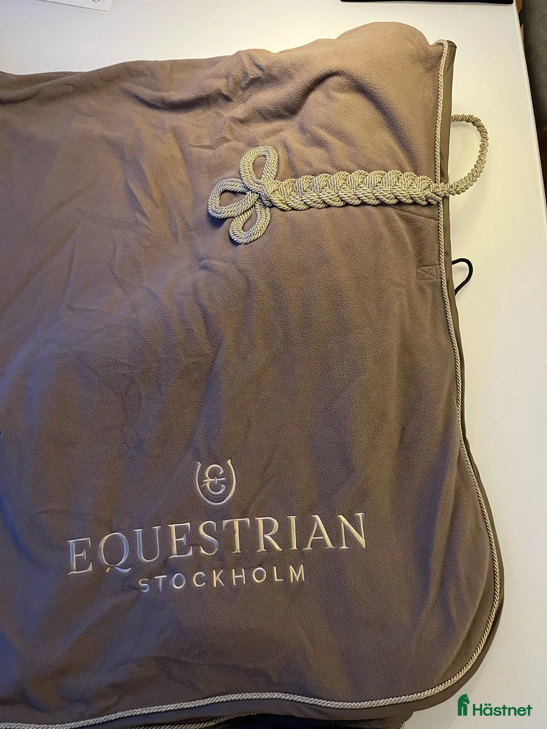 Täcken hästutrustning till salu: Equestrain Stockholm täcke, ES täcke i Trångsund - Annons 2