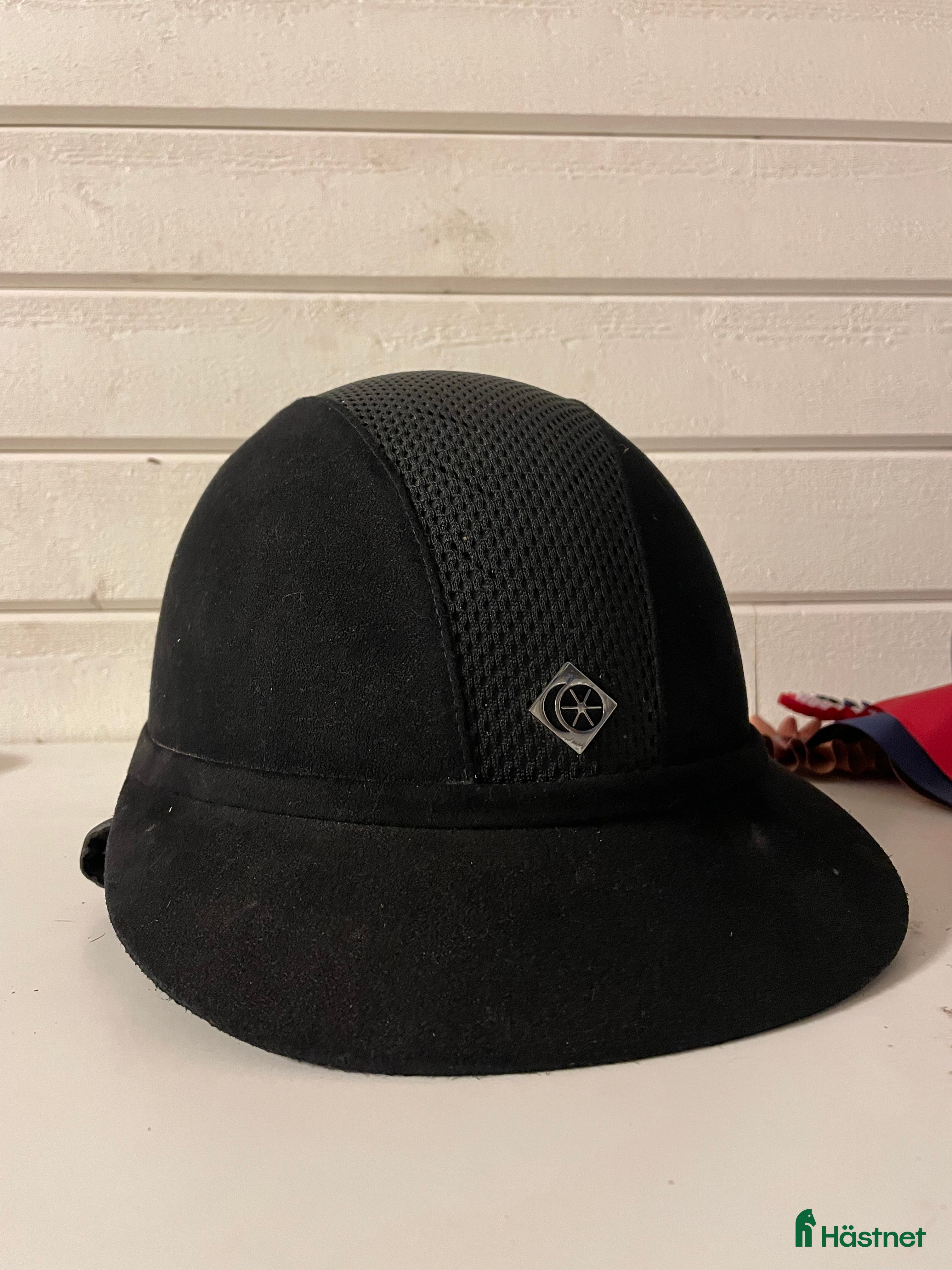 Hjälmar ryttarutrustning till salu: Charles owen sp8 i Kalmar - Annons 23