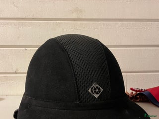 Hjälmar ryttarutrustning till salu: Charles owen sp8 i Kalmar - Annons 1