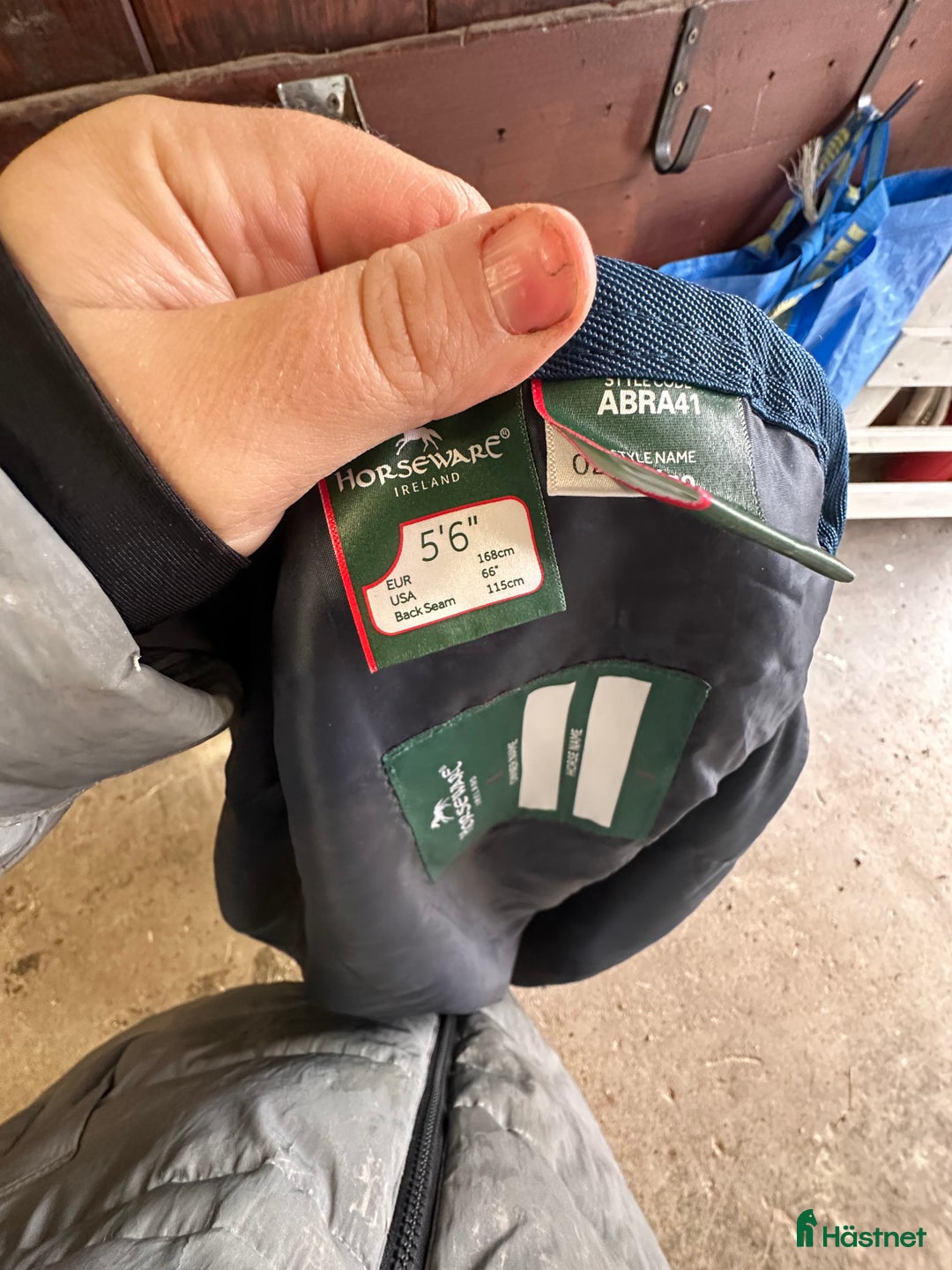 Täcken hästutrustning till salu: Amigo innetäcke i Vattholma - Annons 3