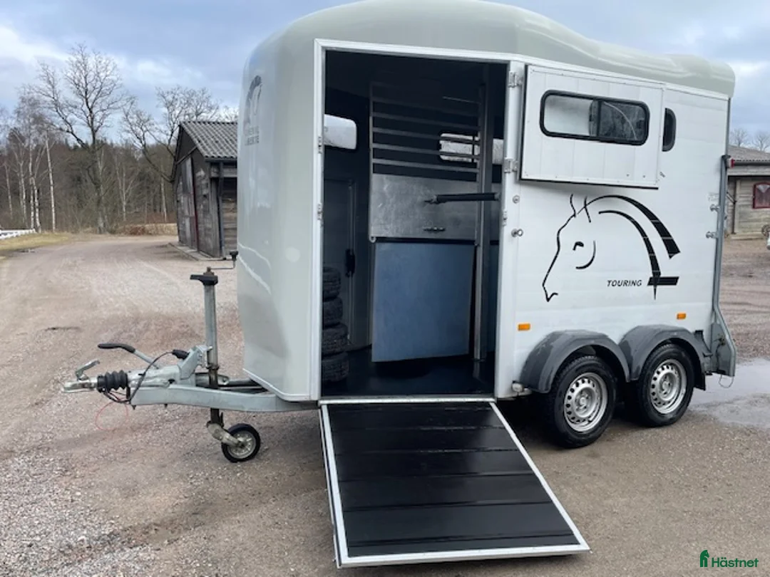 Hästtransporter  fordon & transport till salu: Fin hästtransport med fronturlastning - Annons 1