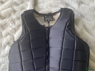 Säkerhetsvästar ryttarutrustning till salu: Racesafe Ridväst i Hagby - Annons 22