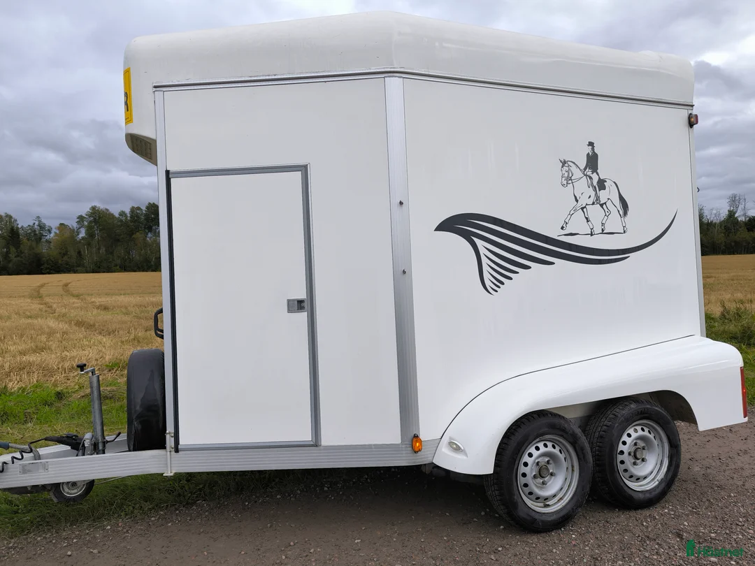 Hästtransporter  fordon & transport till salu: Umesläp B45 - 07 i Månkarbo - Annons 1