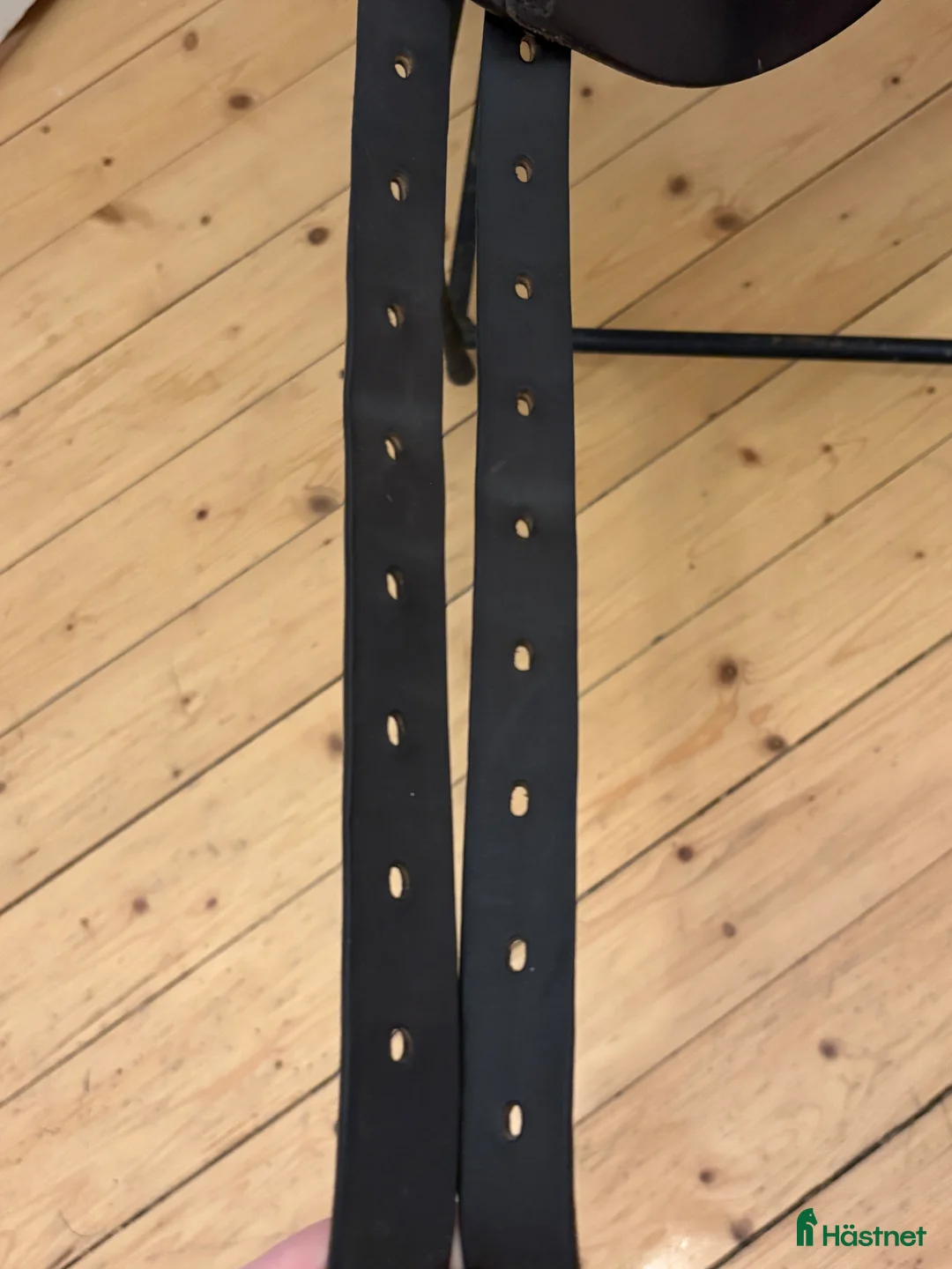 Sadlar hästutrustning till salu: Crown dressyrsadel 17” normal - Annons 4