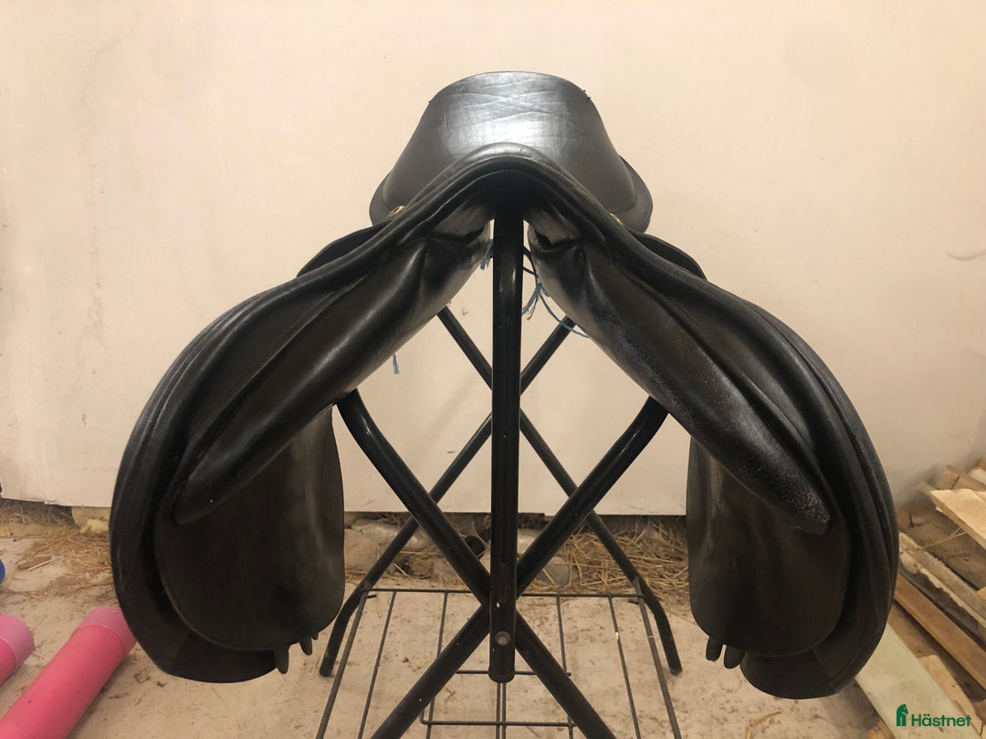 Sadlar hästutrustning till salu: Zaldi hoppsadel i Bergkvara - Annons 5