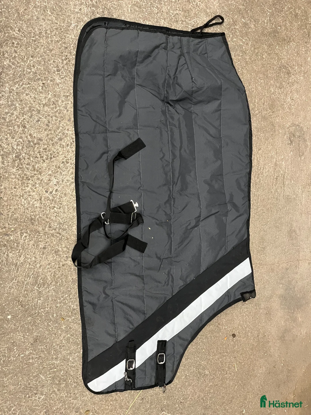 Täcken hästutrustning till salu: Stalltäcke 150 gram strl 135 i Karlstad - Annons 2