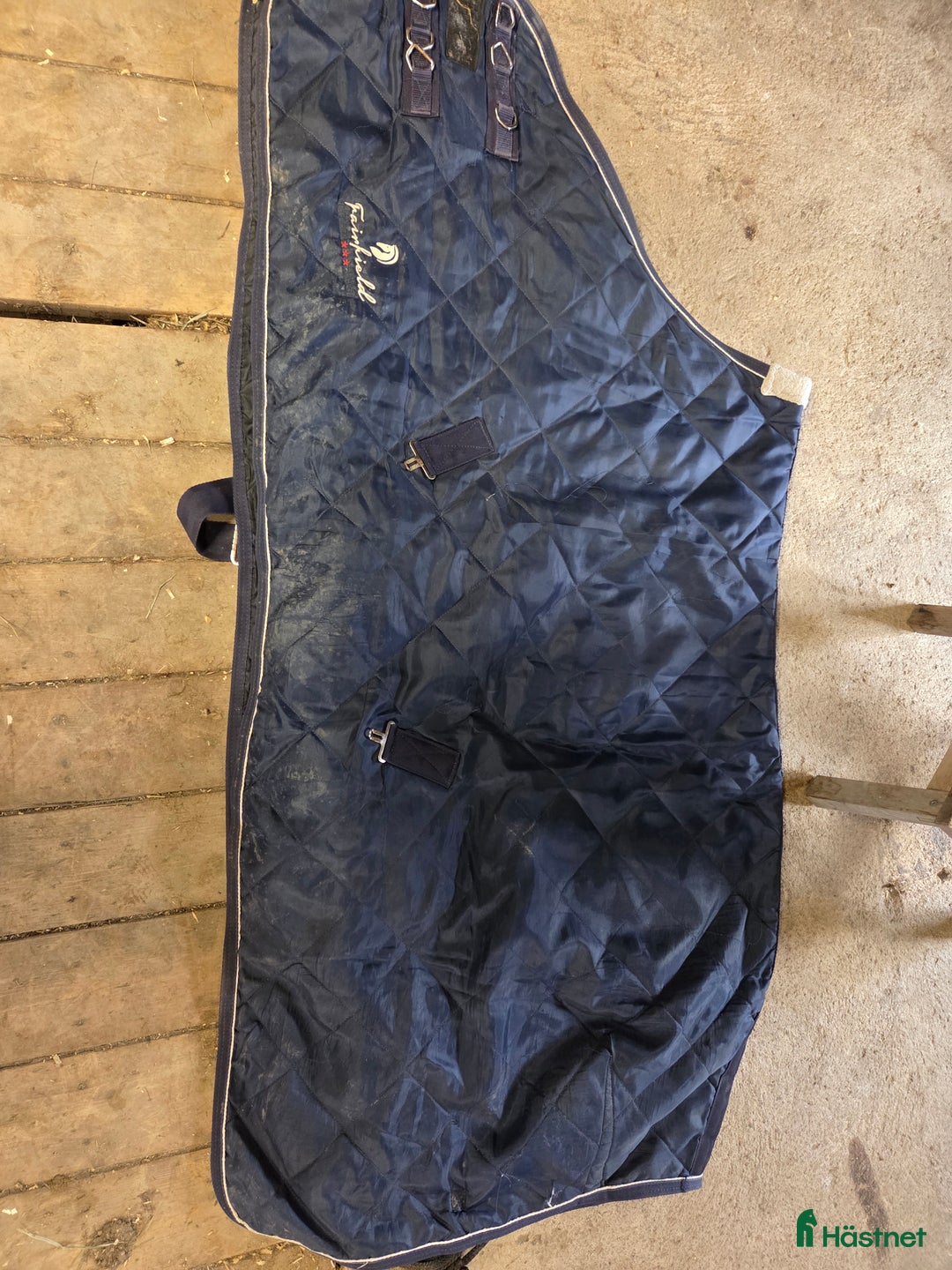 Täcken hästutrustning till salu: Stalltäcke i Rånäs - Annons 1