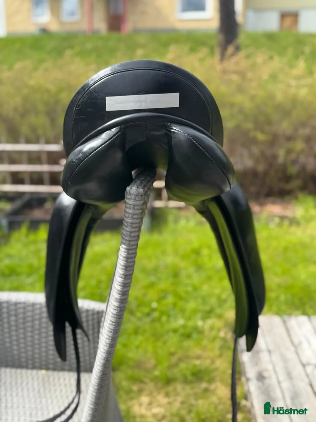 Sadlar hästutrustning till salu: Svart dressyrsadel m gjord i Frösön - Annons 4