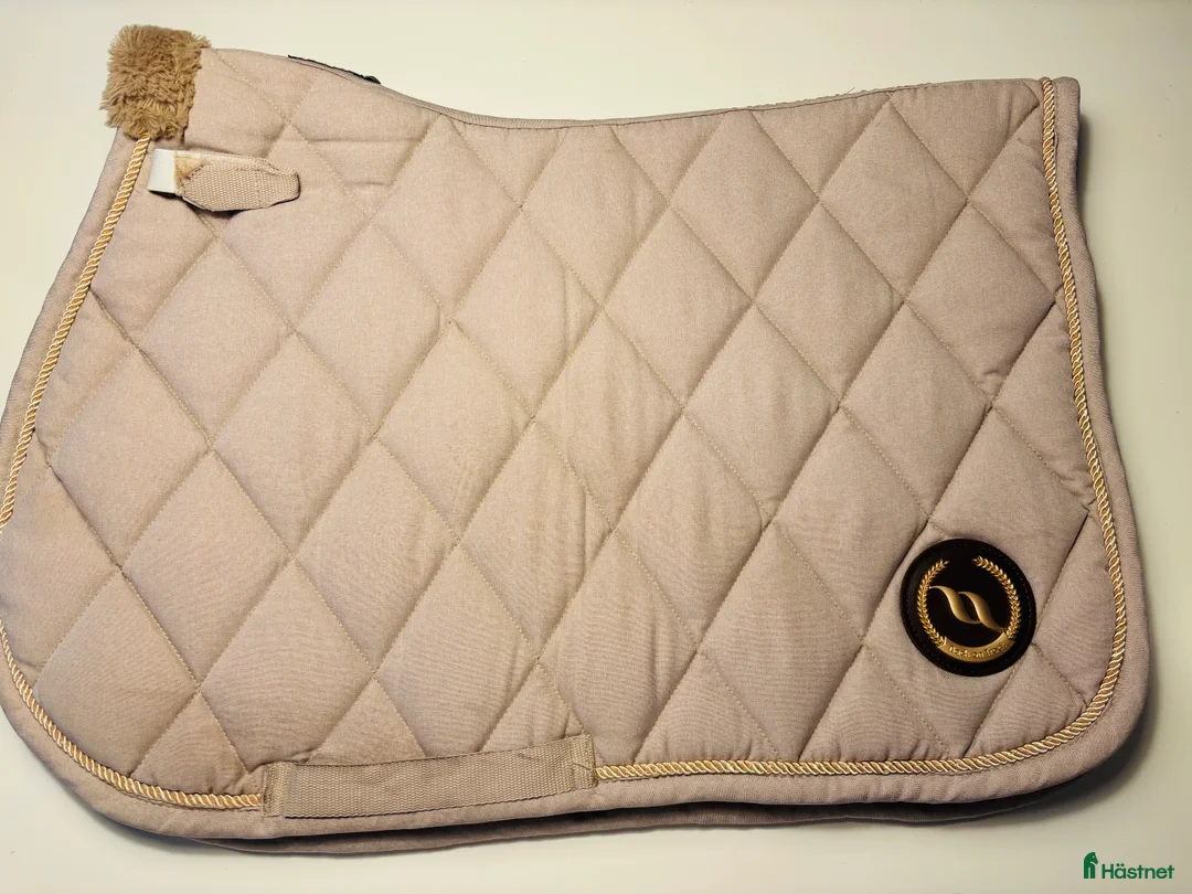 Schabrak & Vojlockar hästutrustning till salu: Back on Track hoppschabrak  i Lidingö - Annons 1