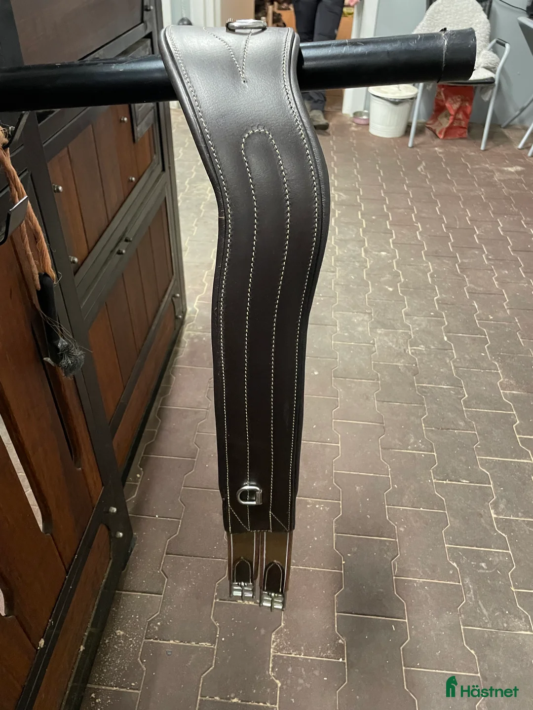 Sadeltillbehör hästutrustning till salu: Anatomisk lädergjord från Lippo i Västerås - Annons 2